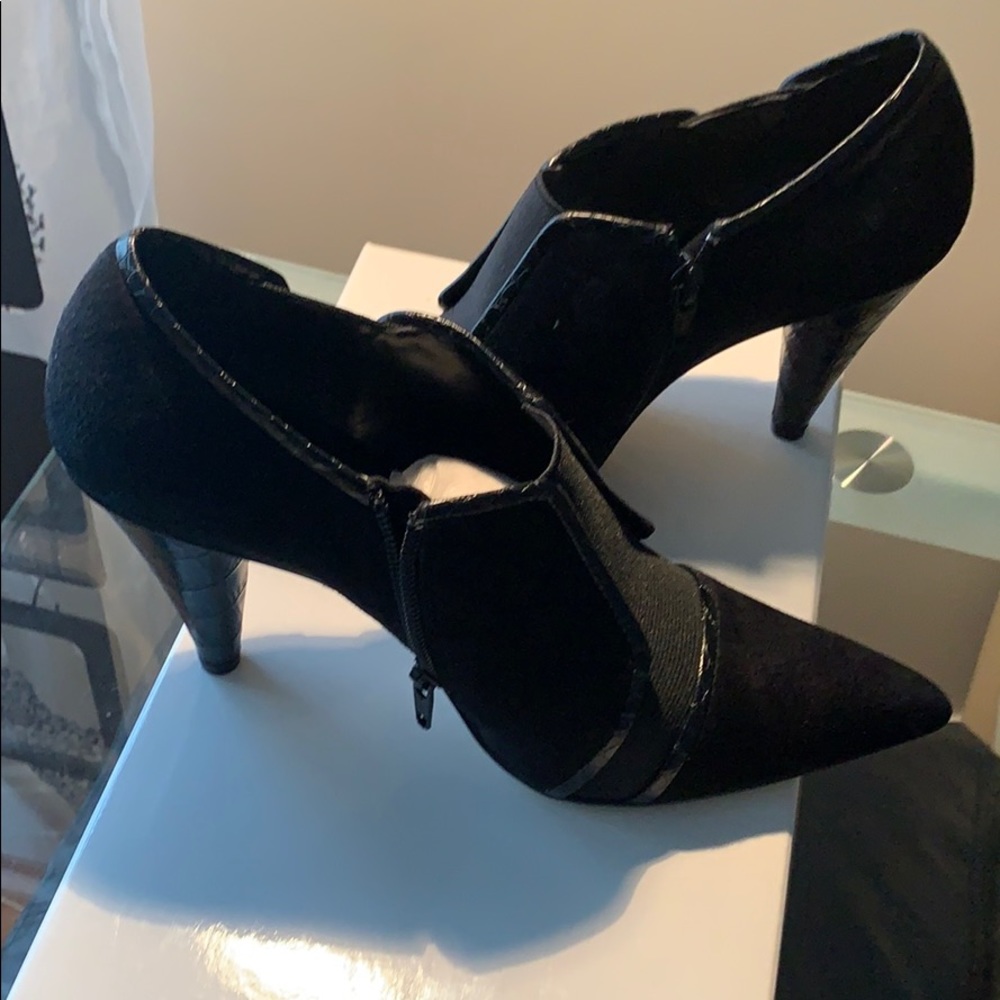 AK Anne Klein suede shoes